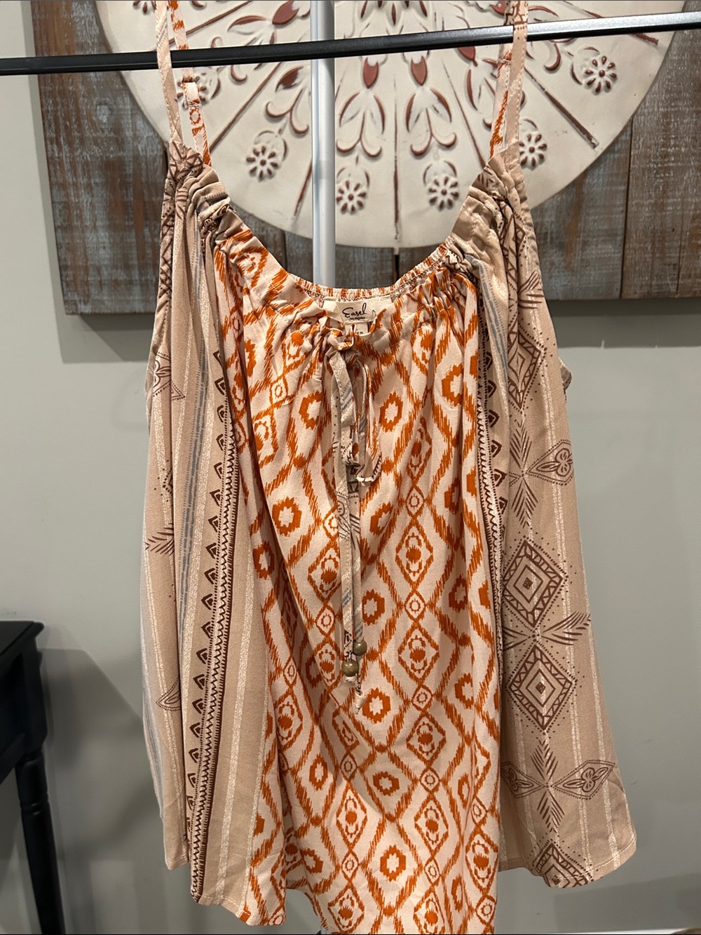 easel Women’s Boho tank! Beige and Orange Printed Tie-Front Size Large/ NWT!